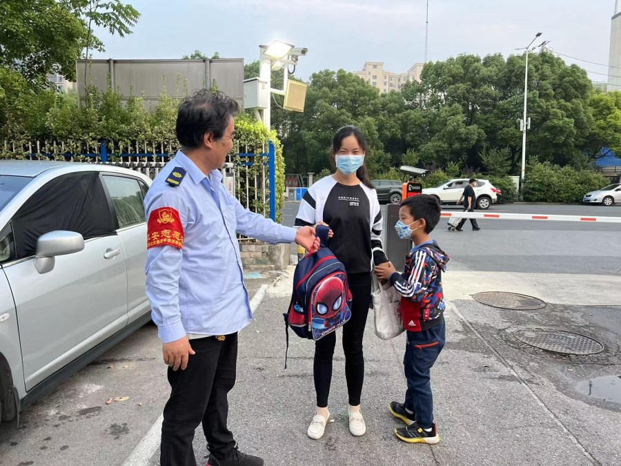 C:\Users\Acer\Desktop\公交驾驶员帮忙找回遗失书包(二公司)\QQ图片20220530131238.jpg C:\Users\Acer\Desktop\公交驾驶员帮忙找回遗失书包(二公司)\QQ图片20220530131238.jpg