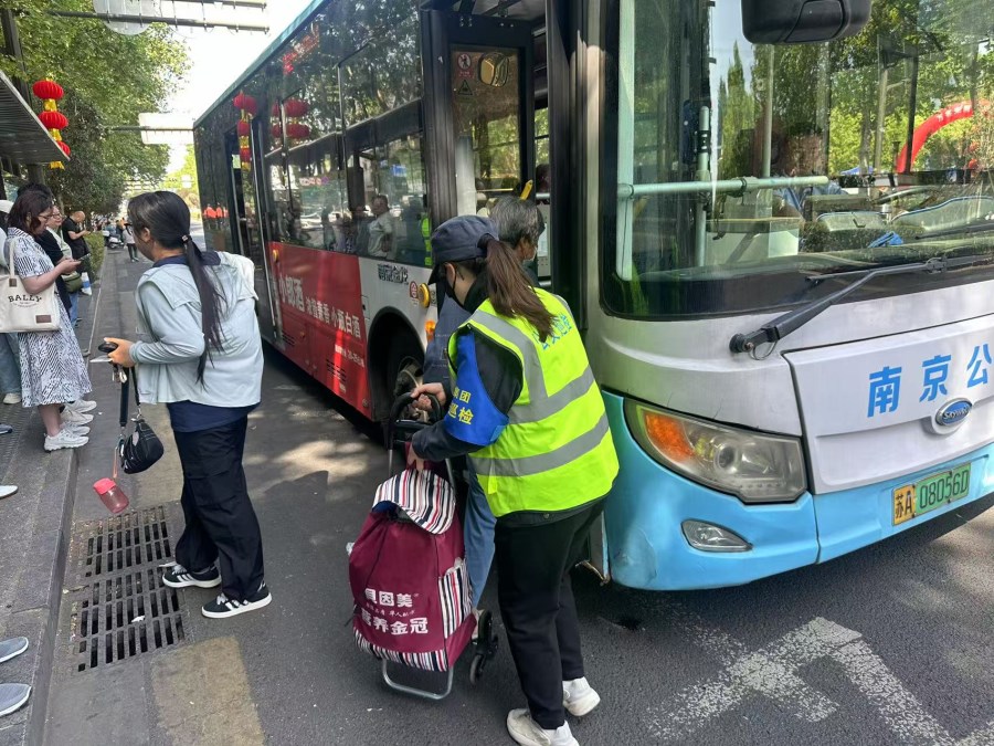 万倩云.jpg 万倩云.jpg