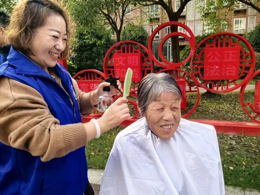 理发 (3).jpg 理发 (3).jpg